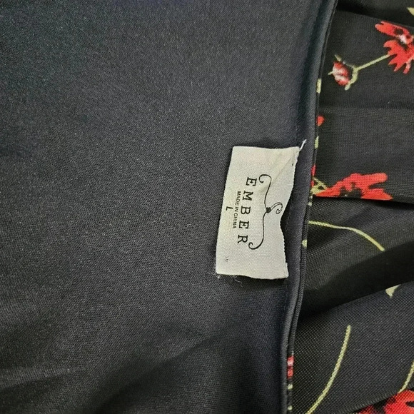 Ember red and black floral shirt size L - Picture 4 of 4